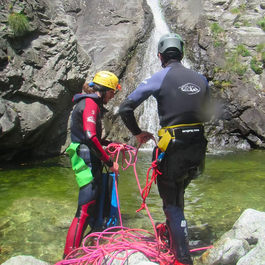 guida esperta di torrentismo in valsesia